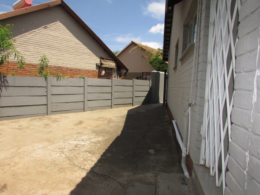 To Let 1 Bedroom Property for Rent in Heuwelsig Free State